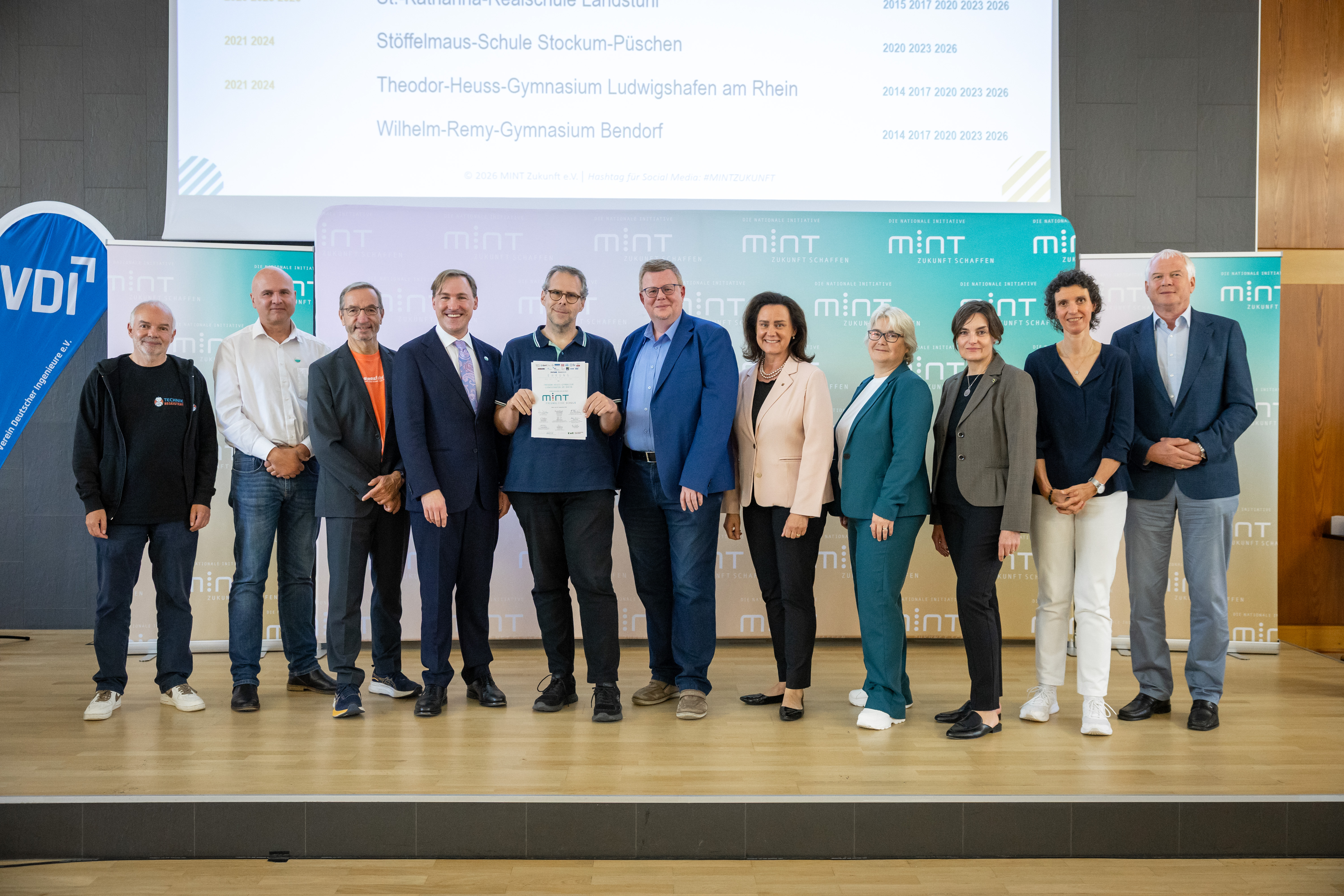 Übergabe Auszeichnungsurkunde 2026